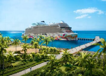 Great Stirrup Cay Welcomes First Docked Ship